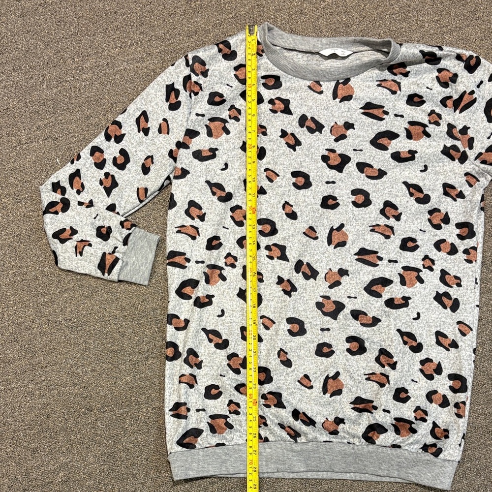 Leopard Print Light Knit Sweater - Picture 6 of 6